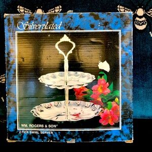 Vintage WM Rogers and Sons 2 tier swirl server